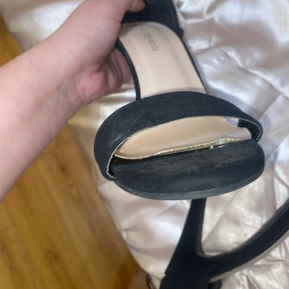 black heels - Picture 4 of 4